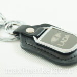 Брелок на ключ кожаный с металлич вставкой логотипа авто LADA