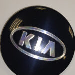 Наклейки на колпак ступицы с эмблемой D=65мм KIA (4шт) ВЫПУКЛЫЕ ЧЁРНЫЕ