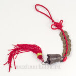Подвеска светящ. универс. "ФЕН ШУЙ" монетки с колокольчиком на красной нити
