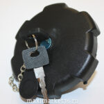 Крышка бензобакаVOLVO MERCEDES с замком 80 мм плас(защита ключа,цепочка,клапан)-2691  PR-0234/KN-011