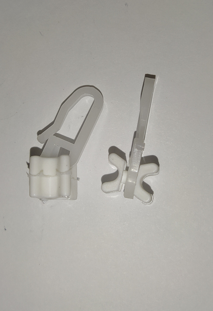 Крючок шторы в кабину №20 MERSEDES с крючком 3393