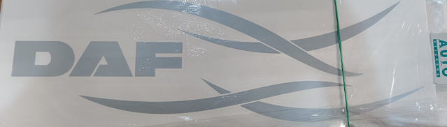 Наклейка боковая "DAF" 40х46см на угол окна груз. машины цв серебро ПАРА 49212 (5399)