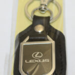 Брелок на ключ кожаный с металлич вставкой логотипа авто LEXUS