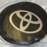 Наклейки на колпак ступицы с эмблемой D=60мм TOYOTA (4шт) ВЫПУКЛЫЕ ЧЁРНЫЕ