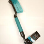 Щетка CA-82/"Black Blue" ВВ1004 42см для снега со скребком поролоновая ручка 42см