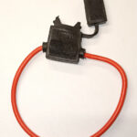 Держатель предохранителя флажковогоЕВРО DP-115 FHC-1038-3(SX:32V)резина) с крышк, красн.пров/DP-115