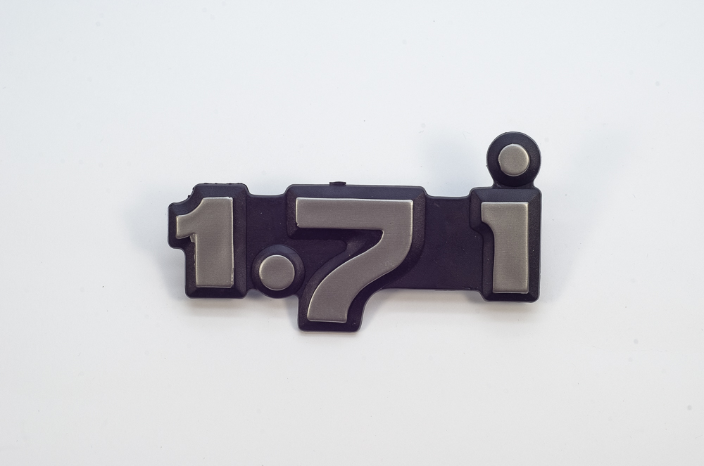 Орнамент задка "1,7 i" ,мат 21214-8212214-03