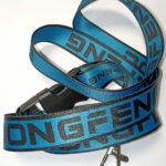 Шнурок-держатель на шею "DONGFENG" модный с металлическим карабином