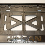 Рамка номерного знака SILVER с защелкой и надписью "NISSAN" рельефная