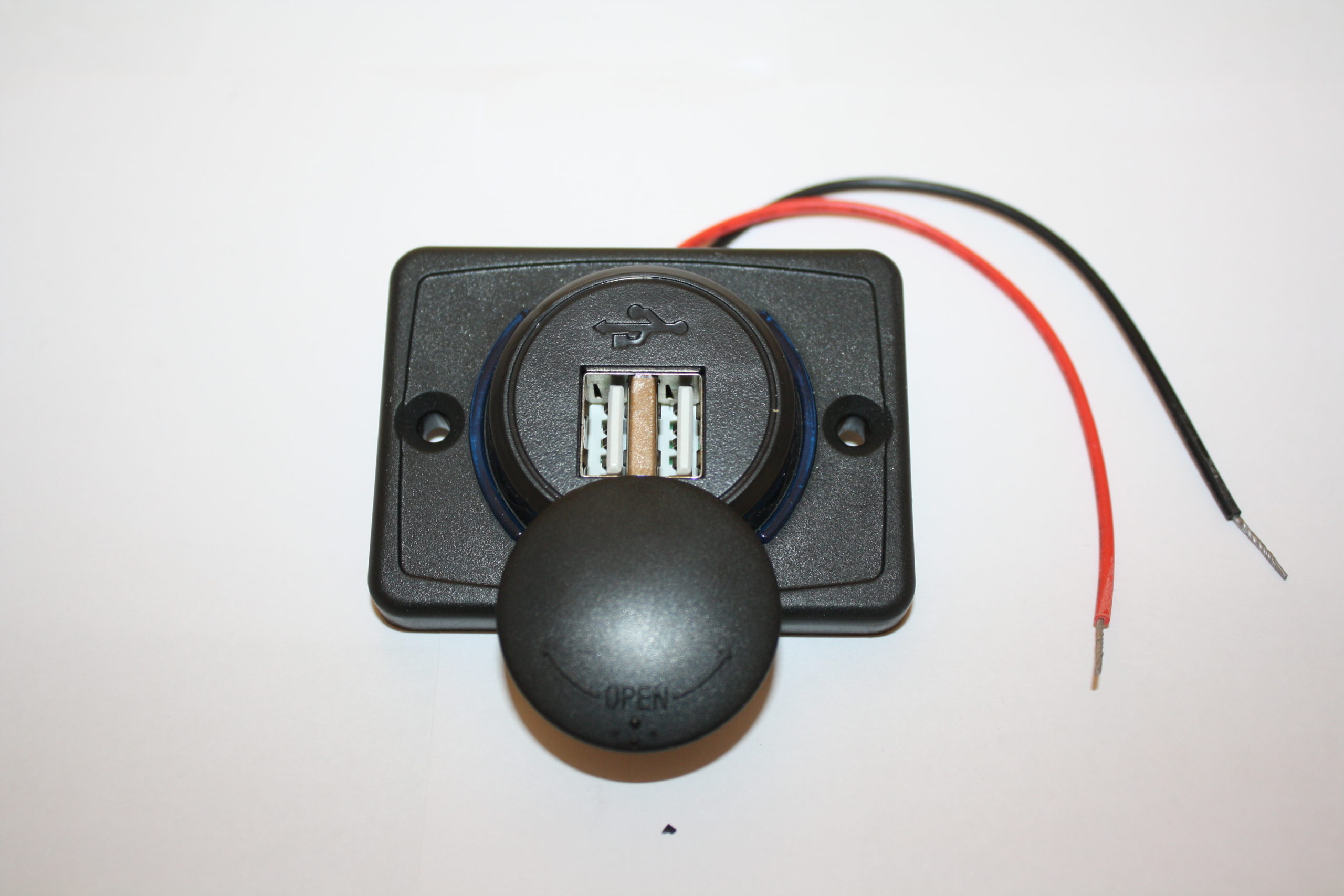 АЗУ на 2 USB (1A и 2,1A) врезное c резиновой крышкой RV-038