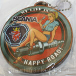 Подвеска ЦВЕТНАЯ SCANIA круглая выпуклая деревянная на присоске